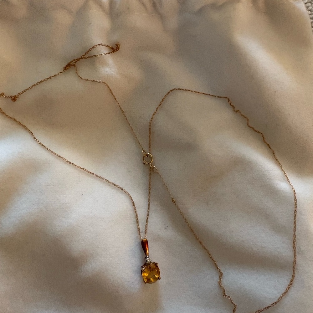 Chic Gold Necklace with Topaz Pendant